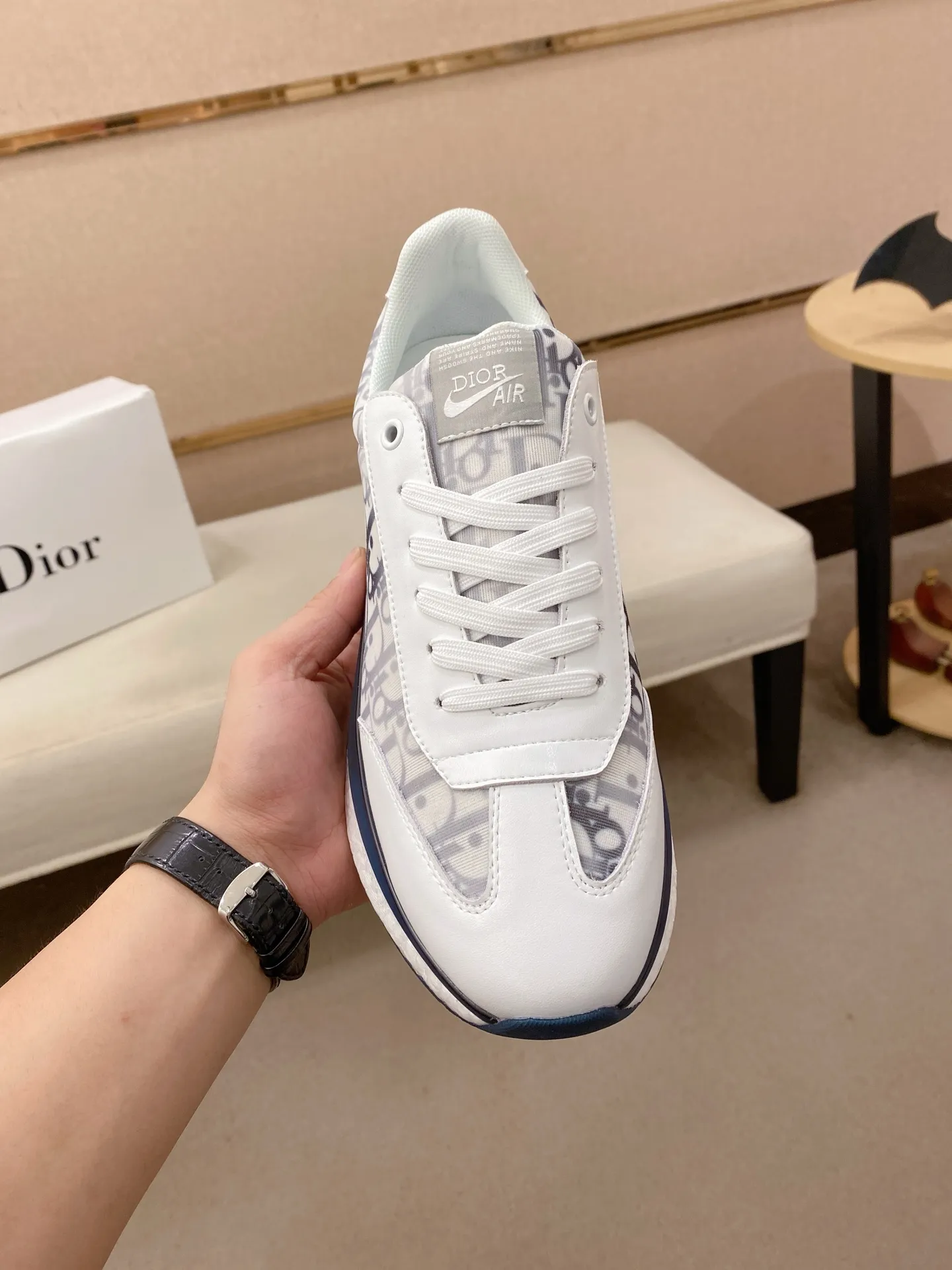 Men's shoes💰 462💰🇮🇹🇮🇹Dior d The new model is on sale at the same time at the counter. The upper 🇮🇹 is imported Italian first-layer cowhide, and the lining is fully imported sheepskin 💪💪. It is a complete 1⃣️ to 1⃣️ replica 🇮🇹💪💪, ⚠ Sole: The original sole is specially provided by the original factory. The exclusive movable molded sole is super comfortable. ⚠Original factory single goods, 🔍🔍high quality, you can enter and leave the counter at will, welcome to compare⚠. Code number:38-44